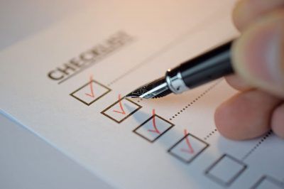 Fyll i checklista med penna; planera blancolån
